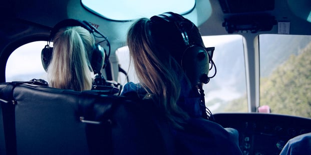 Y a-t-il UNE pilote dans l’avion?